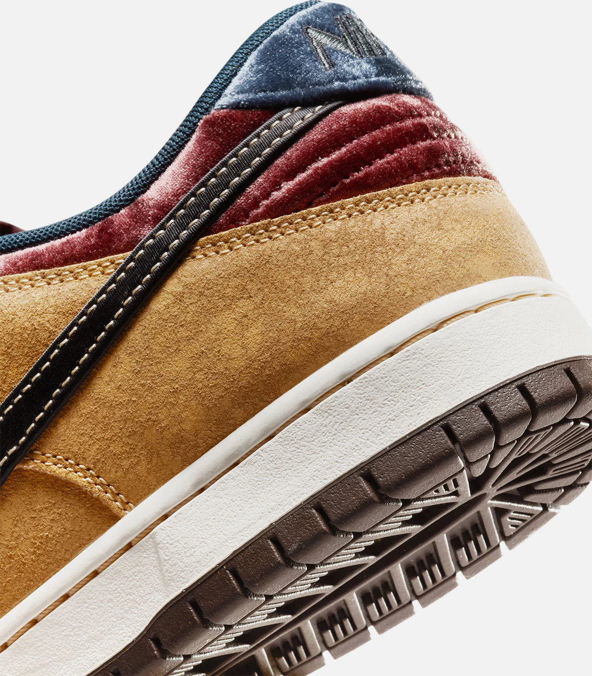 Nike SB "City of Cinema" Dunk Low Pro - Image 4